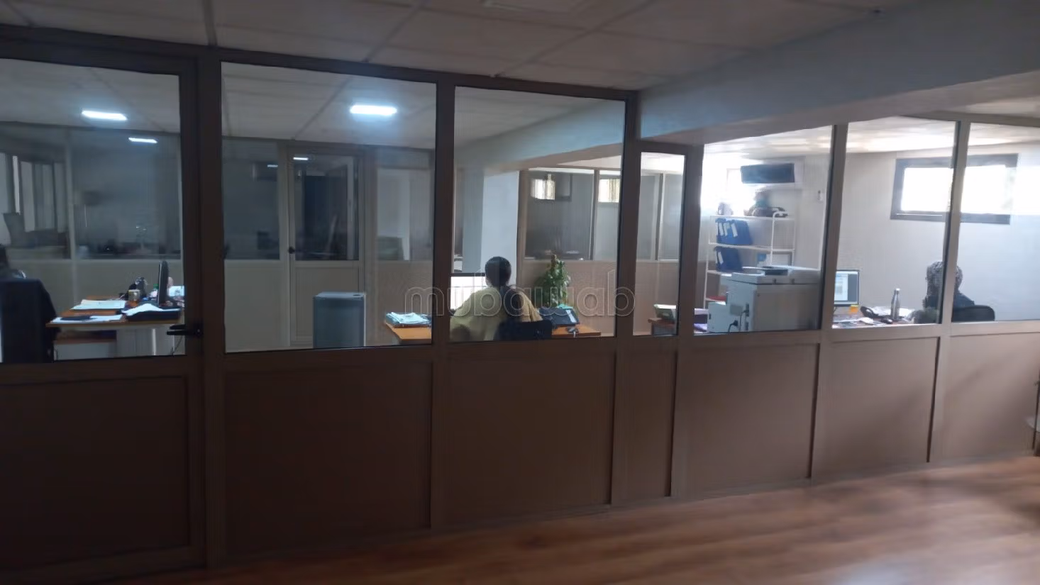 Offices & shops for sale in Aïn Sebaâ. Area 435 m². 