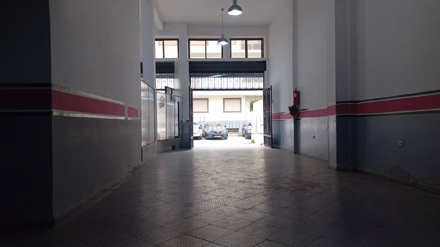 Offices & shops for sale in Aïn Sebaâ. Area 435 m². 