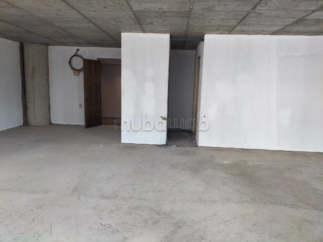 Offices for rent in Casablanca Finance City. Small area 138 m². No Lift, Balcony