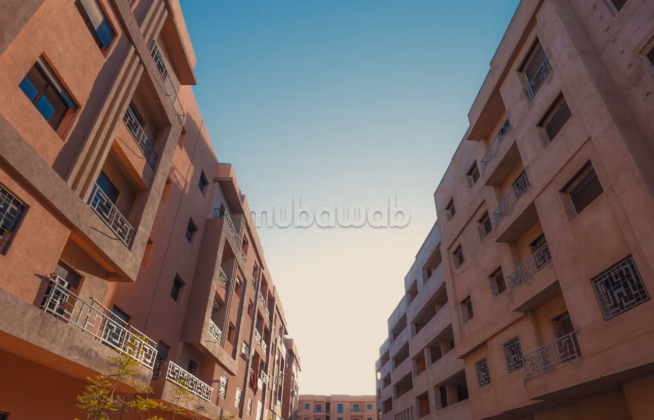 شقة للبيع ب عزوزية. 2 غرف ممتازة. مطبخ مجهز. 