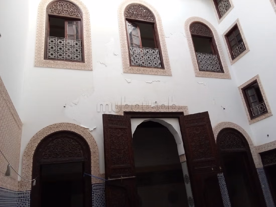 Riads kopen in Talaa. 9 Ruimtes. Prachtig uitzicht op de bergen en een verstevigde deur. 