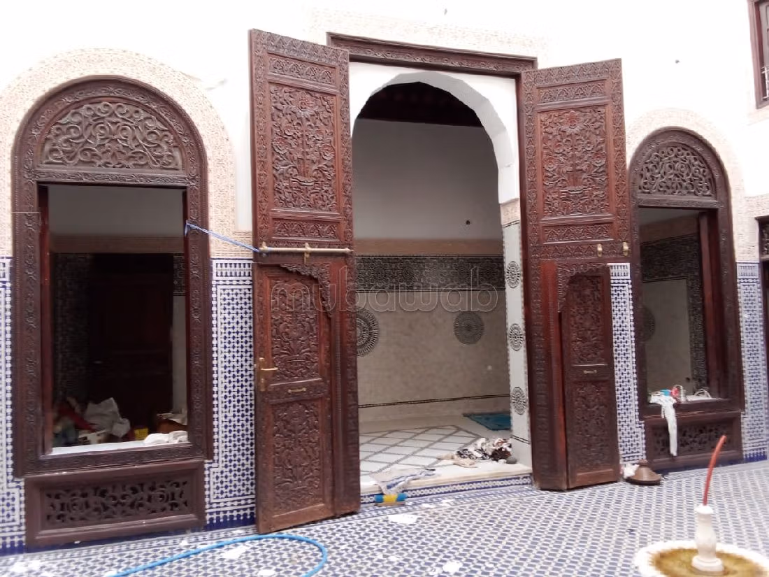 Riads kopen in Talaa. 9 Ruimtes. Prachtig uitzicht op de bergen en een verstevigde deur. 