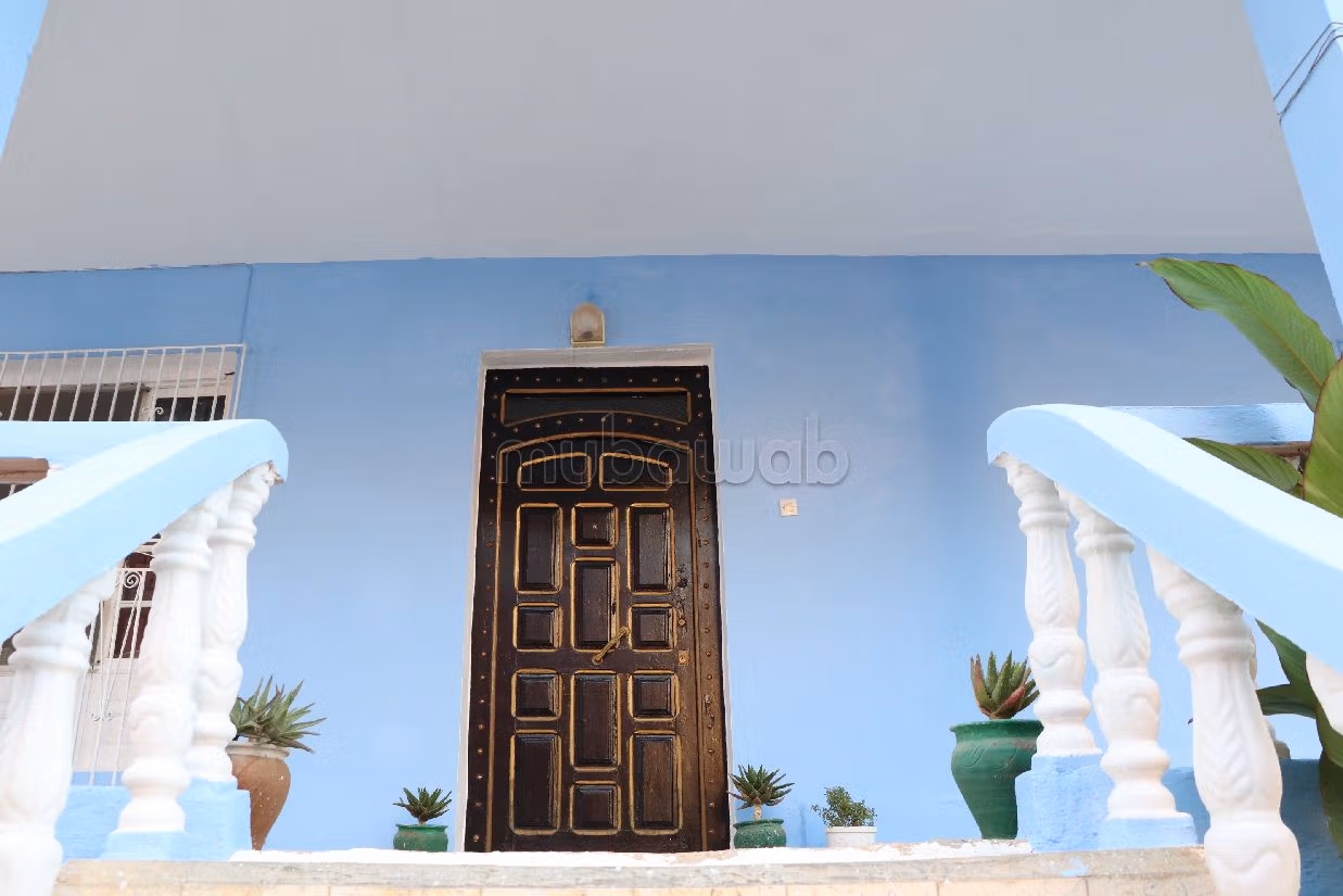 Find your house to buy. 7 rooms. Ample storage space