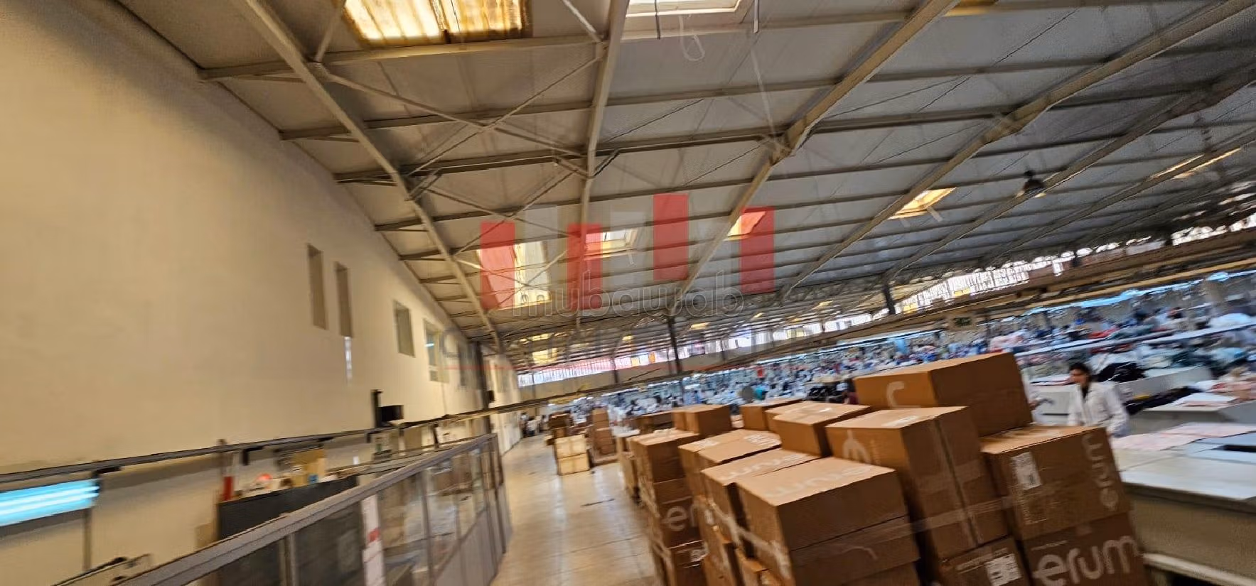 مكاتب ومحلات للإيجار ببوسكورة. المساحة 6300 م². جو مكيف