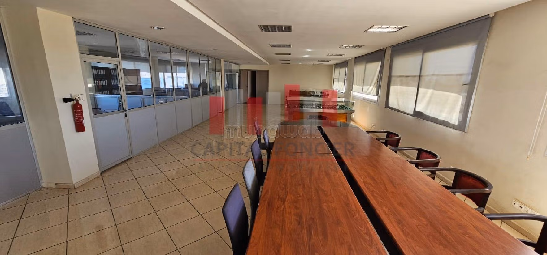 مكاتب ومحلات للإيجار ببوسكورة. المساحة 6300 م². جو مكيف