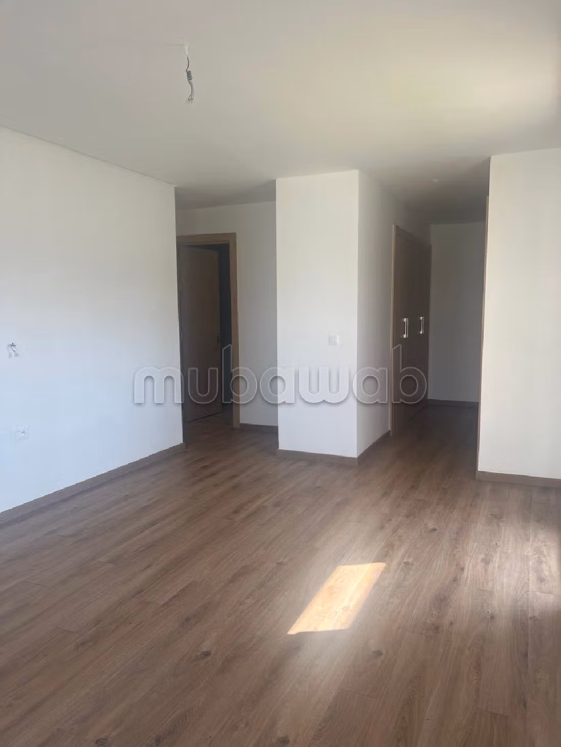 Appartementen huren in Hay Ach-chbanat. Totale oppervlakte 140 m². Rustige omgeving met uitzicht op zee, ramen met dubbel glas. 