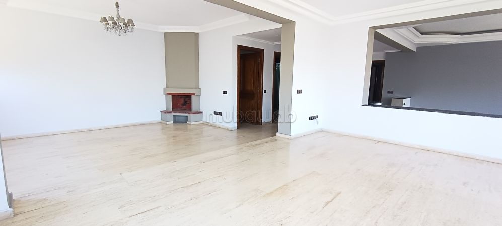 Flat for rent in Racine. 4 lovely rooms. With garage and lift.