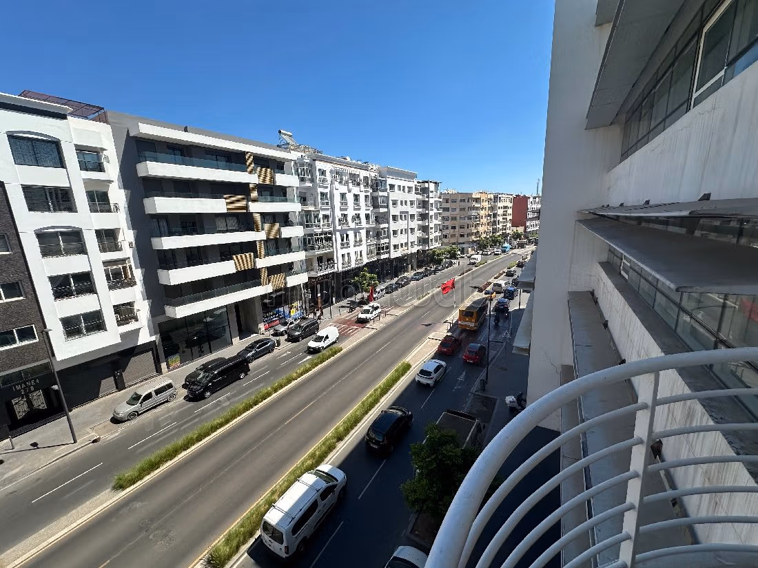 عقارات تجارية للبيع ببوسيجور. المساحة 65 م². بواب ومكيف الهواء.