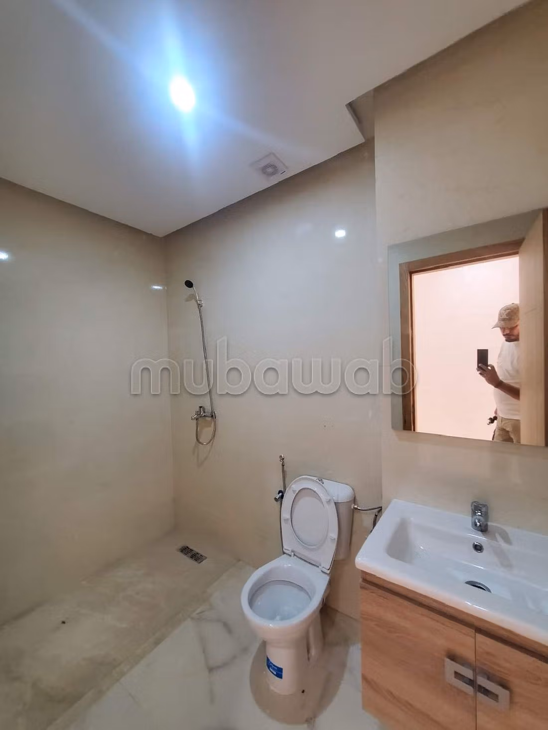 شقة للشراء بمرتيل. 2 غرف جميلة. مطبخ مجهز جيدا