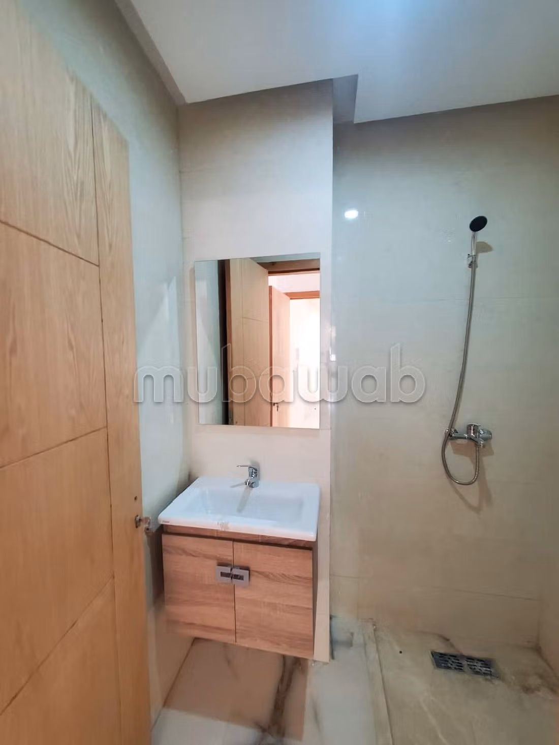 شقة للشراء بمرتيل. 2 غرف جميلة. مطبخ مجهز جيدا