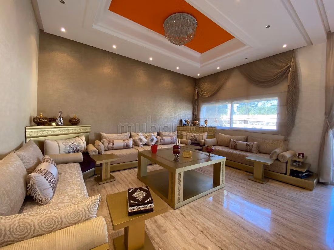 فيلا فخمة للبيع ببوسكورة. 4 غرف جميلة. مكيف للهواء وحوض للسباحة. 