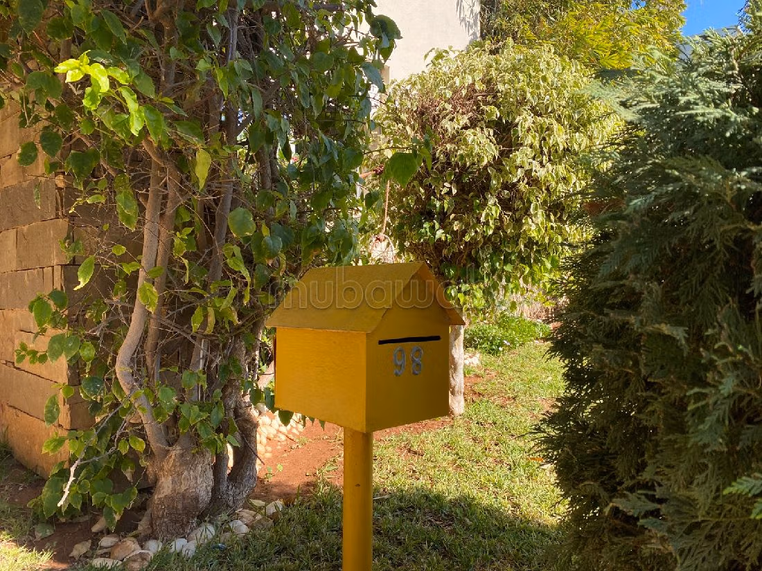 فيلا فخمة للبيع ببوسكورة. 4 غرف جميلة. مكيف للهواء وحوض للسباحة. 