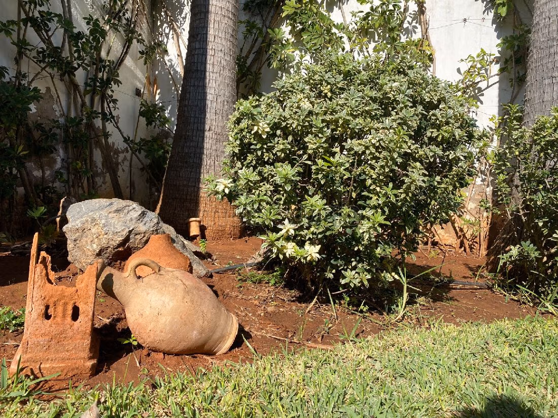 فيلا فخمة للبيع ببوسكورة. 4 غرف جميلة. مكيف للهواء وحوض للسباحة. 