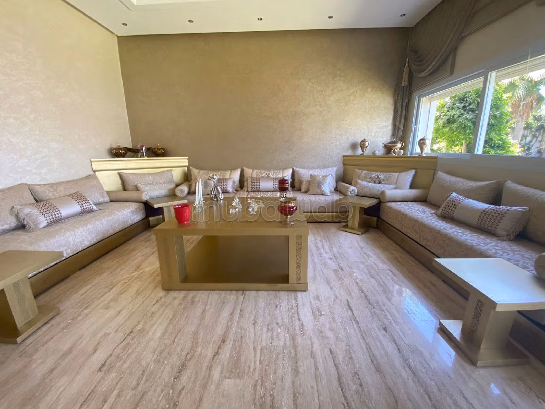 فيلا فخمة للبيع ببوسكورة. 4 غرف جميلة. مكيف للهواء وحوض للسباحة. 