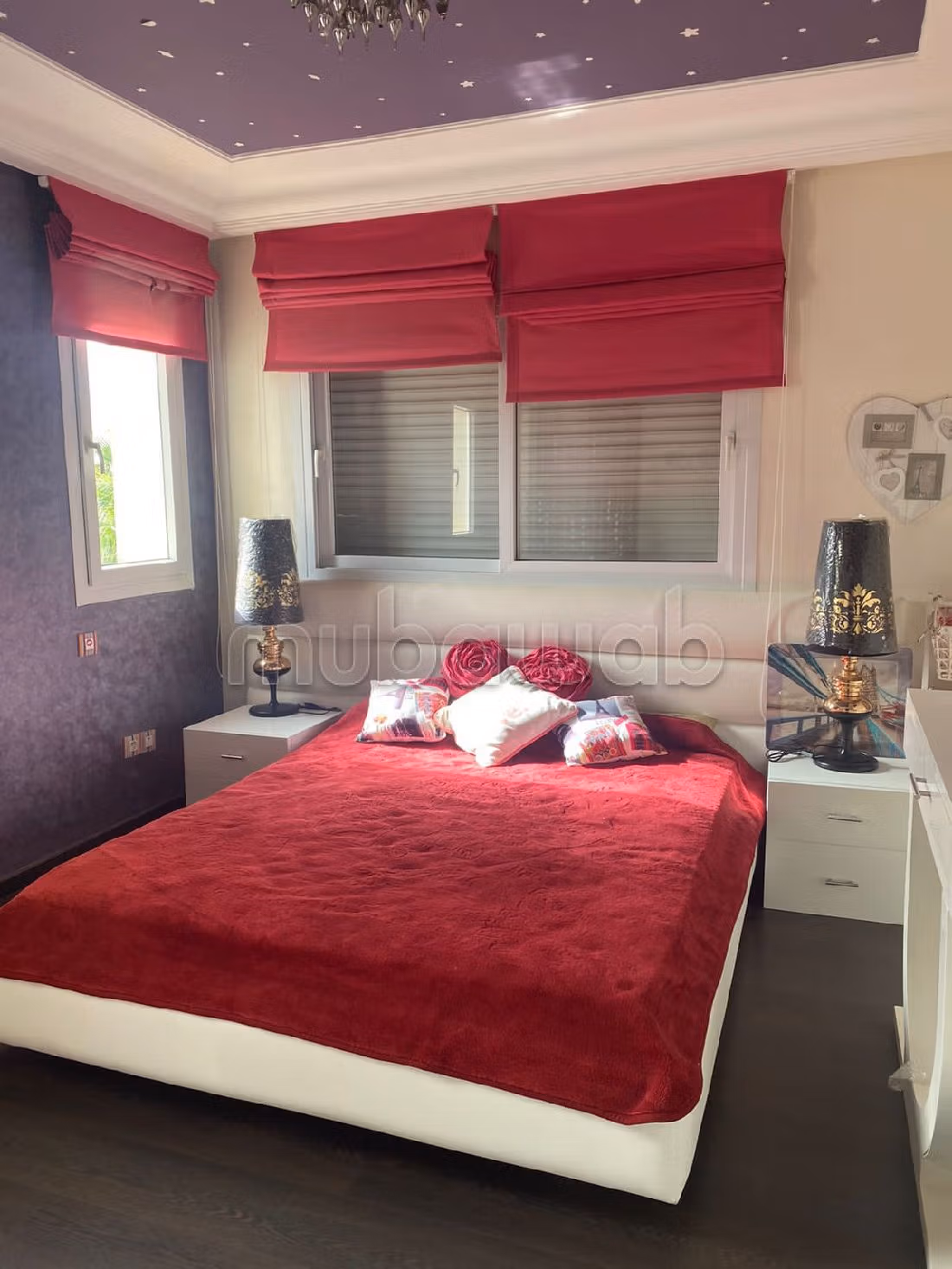 فيلا فخمة للبيع ببوسكورة. 4 غرف جميلة. مكيف للهواء وحوض للسباحة. 