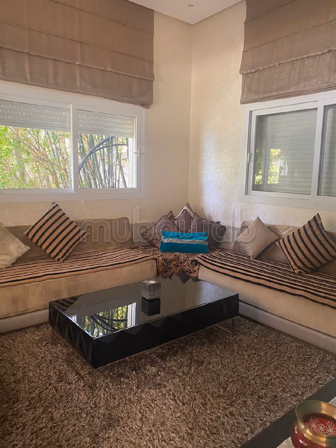 فيلا فخمة للبيع ببوسكورة. 4 غرف جميلة. مكيف للهواء وحوض للسباحة. 