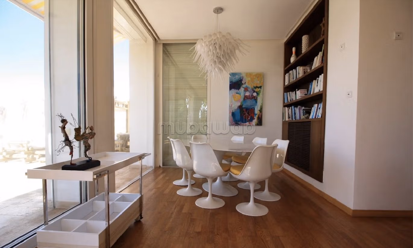 منزل فخم للبيع بهرهورة. 4 غرف ممتازة. شرفة جميلة وحديقة