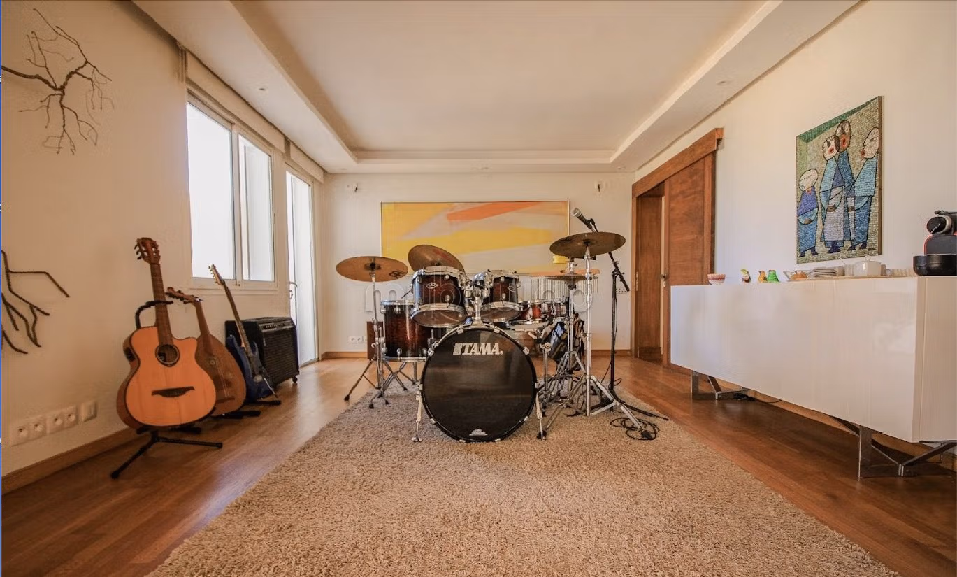 منزل فخم للبيع بهرهورة. 4 غرف ممتازة. شرفة جميلة وحديقة