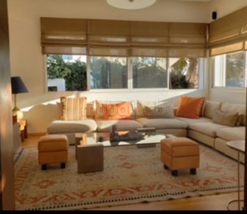 منزل فخم للبيع بهرهورة. 4 غرف ممتازة. شرفة جميلة وحديقة