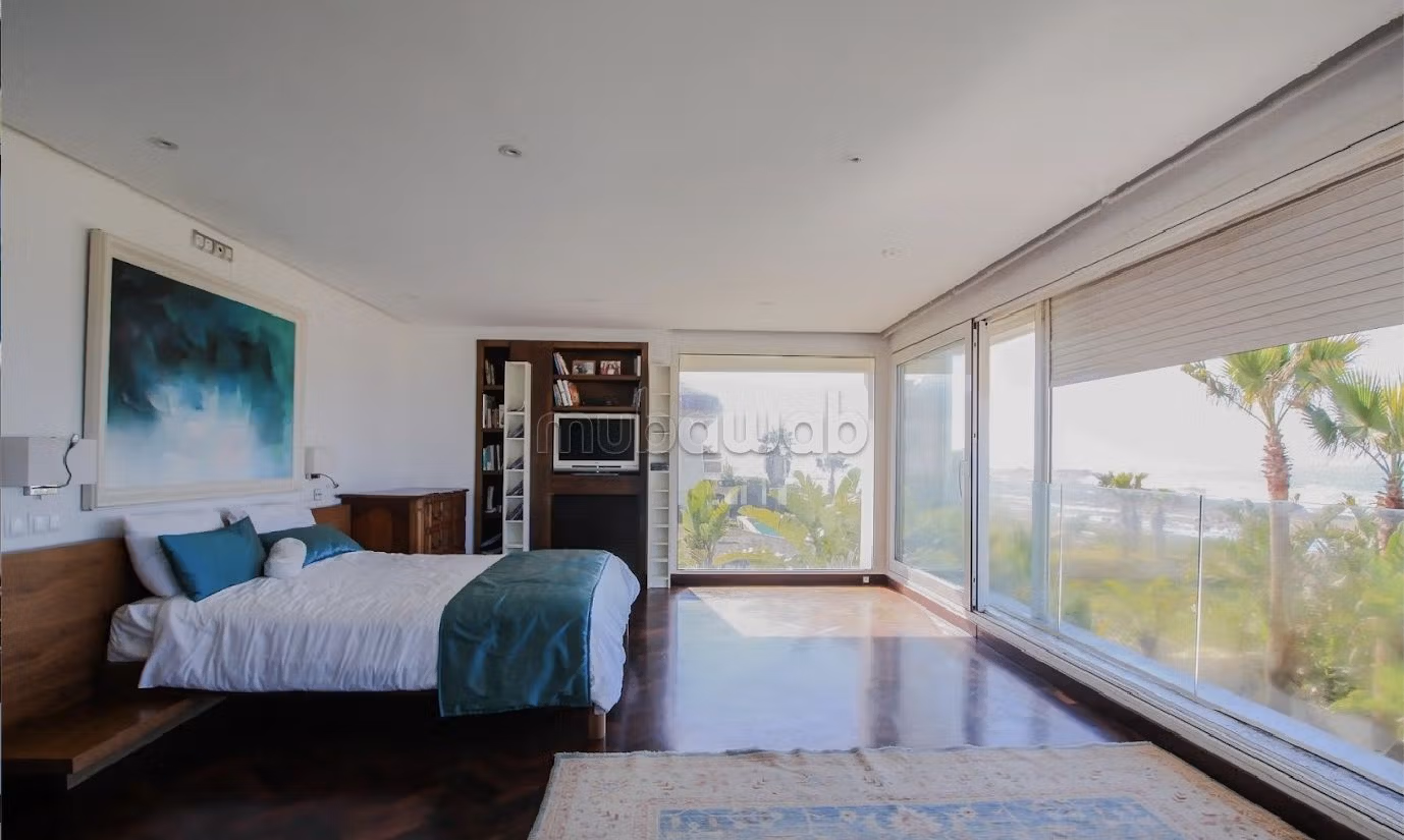 منزل فخم للبيع بهرهورة. 4 غرف ممتازة. شرفة جميلة وحديقة