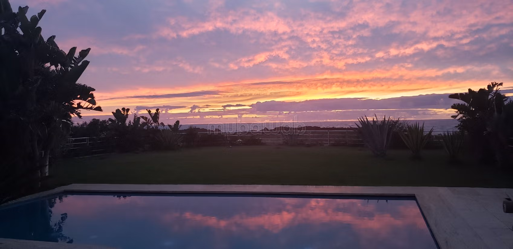 منزل فخم للبيع بهرهورة. 4 غرف ممتازة. شرفة جميلة وحديقة