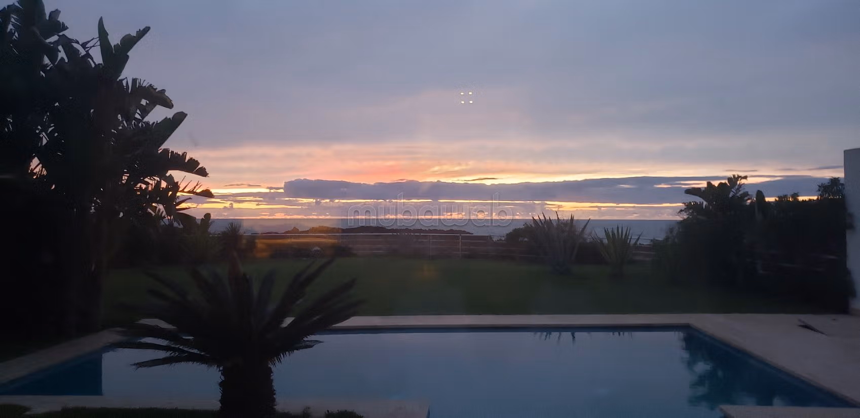 منزل فخم للبيع بهرهورة. 4 غرف ممتازة. شرفة جميلة وحديقة