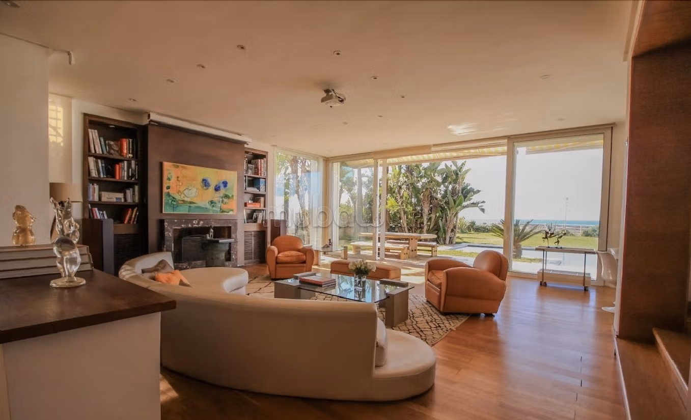 منزل فخم للبيع بهرهورة. 4 غرف ممتازة. شرفة جميلة وحديقة