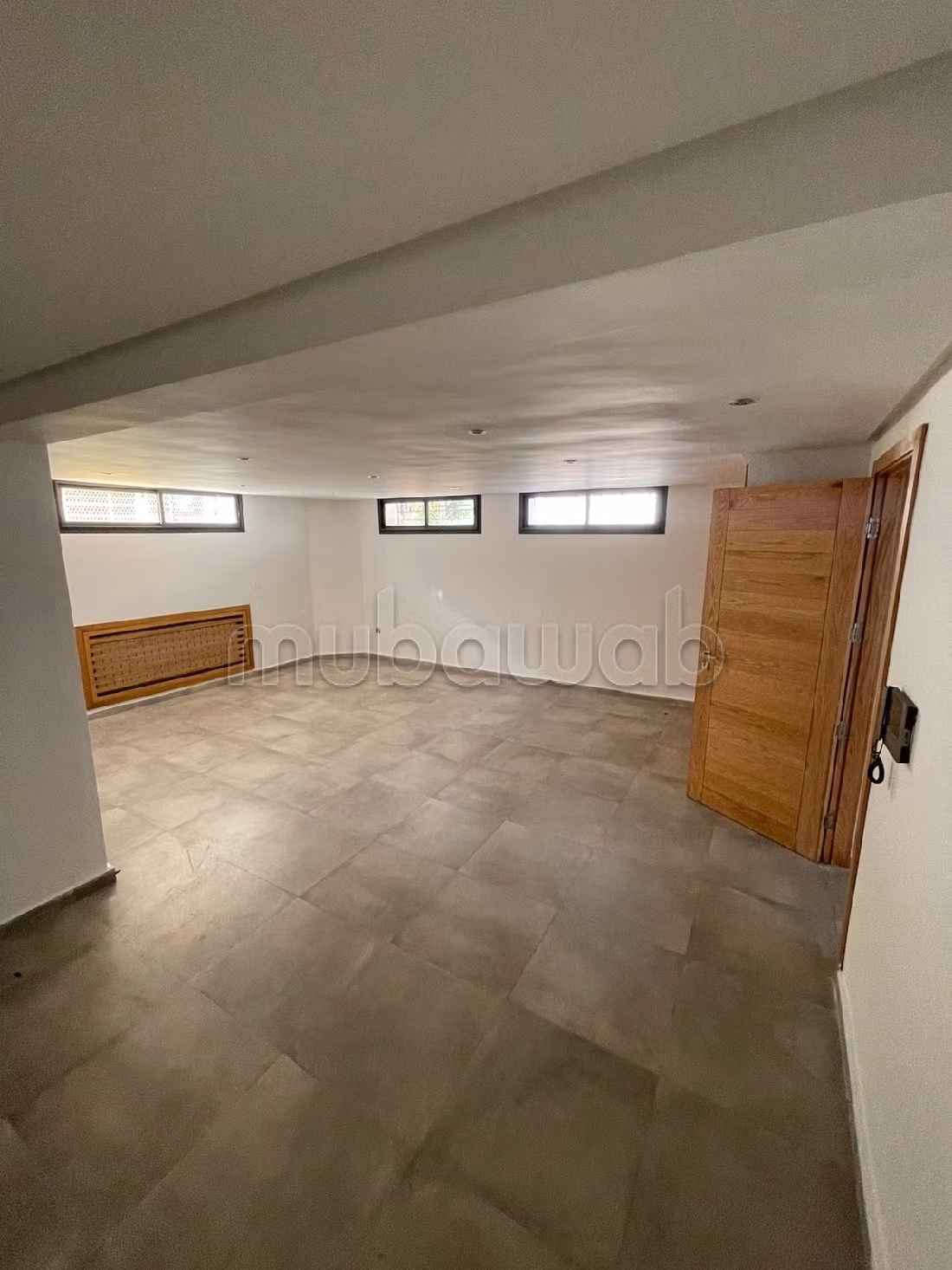 Villa's en luxe woningen beschikbaar in Riyad. Totale oppervlakte 350 m². Conciërgeservice en mooi zwembad.