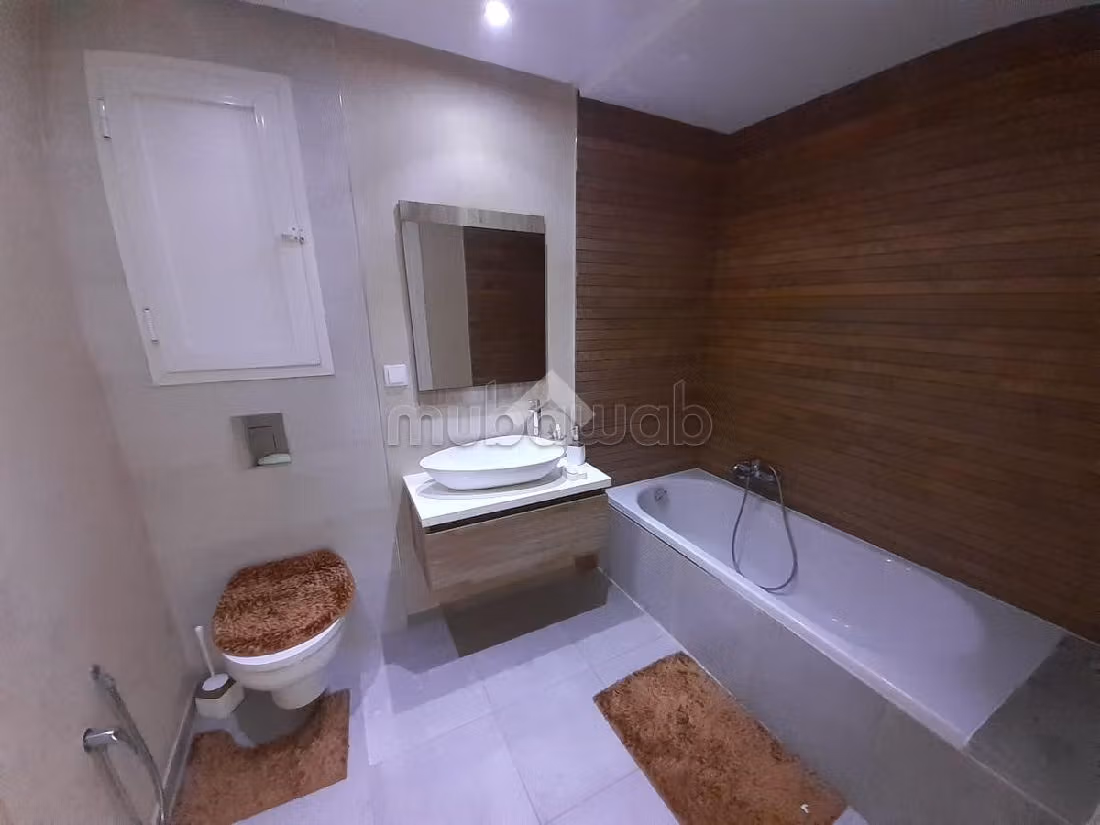 Affitto di un bellissimo appartamento. 2 camere da letto. Garage e terrazzo. 