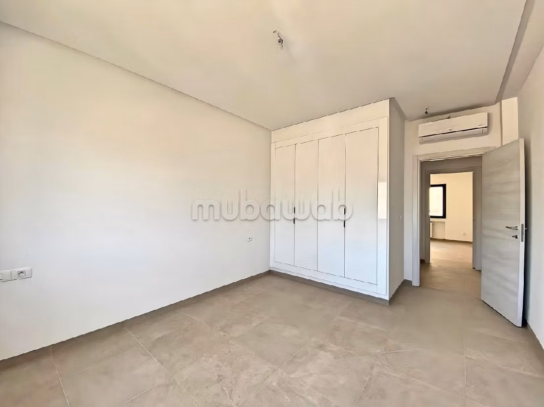 Beautiful apartment for sale in Ain Zaghouan Nord. 2 lovely rooms. Equipped kitchen. 