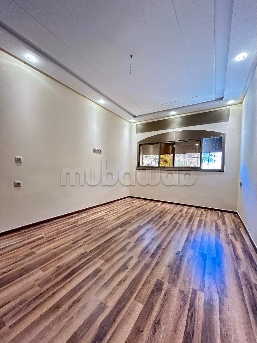 Louez votre résidence à boubana.
Surface de 450 m².
Sur trois niveau