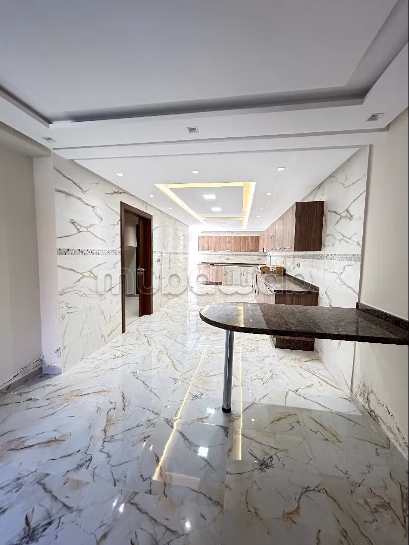 Louez votre résidence à boubana.
Surface de 450 m².
Sur trois niveau