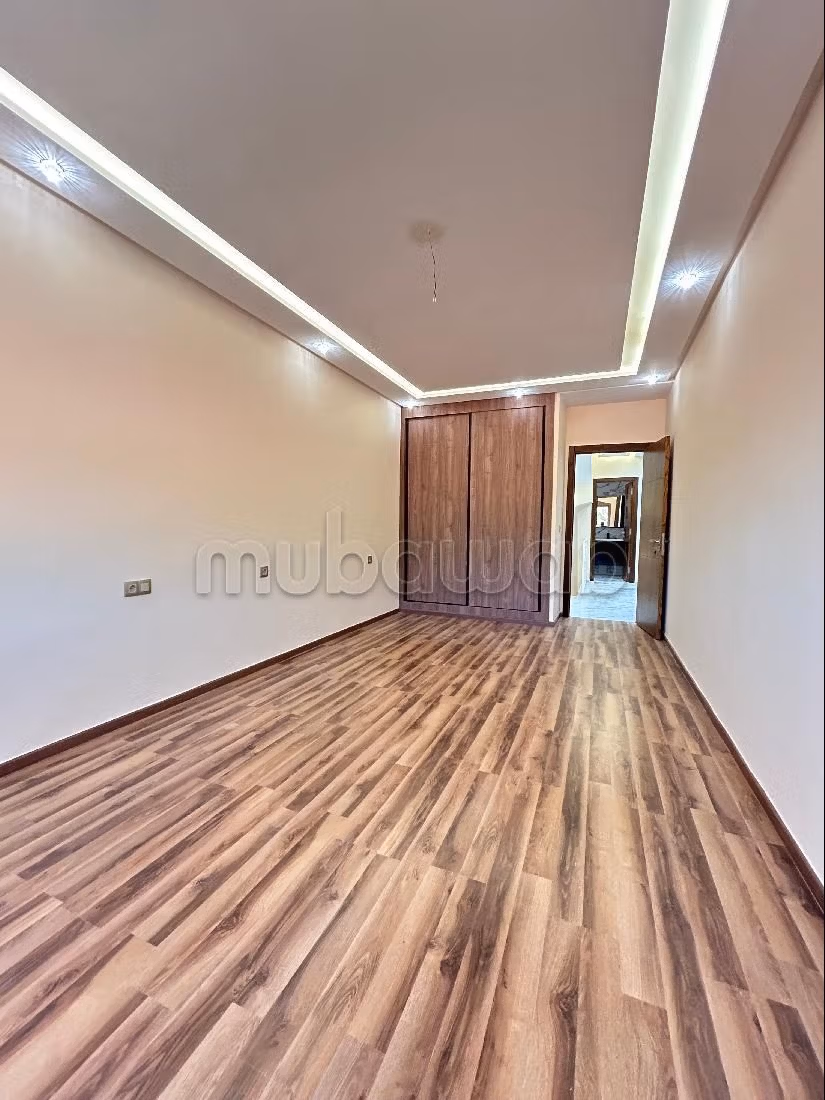 Louez votre résidence à boubana.
Surface de 450 m².
Sur trois niveau