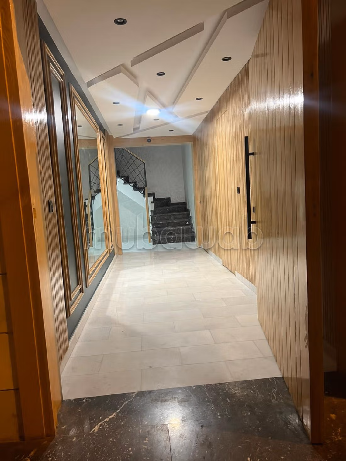Splendido appartamento da affittare a Centre ville. 2 camere. Ascensore e terrazzo. 