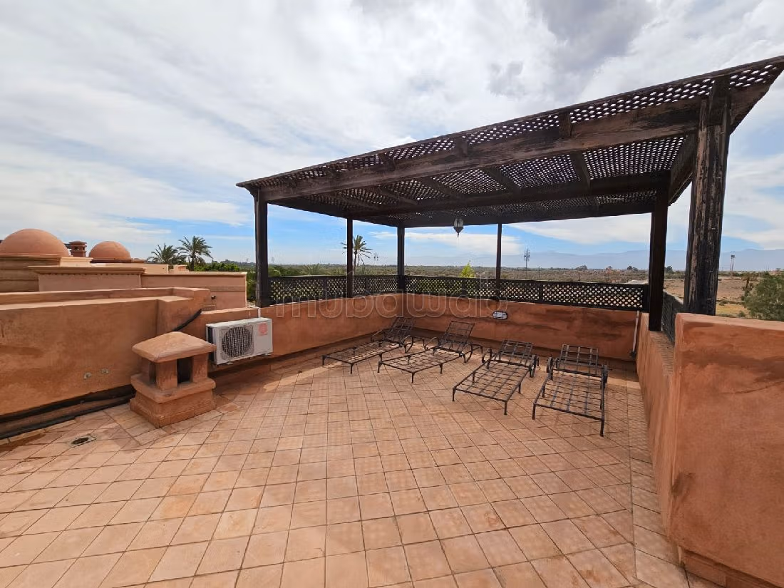 Luxury home for sale in Route de Fez. 3 lovely rooms. Caretaker available, Large swimming pool