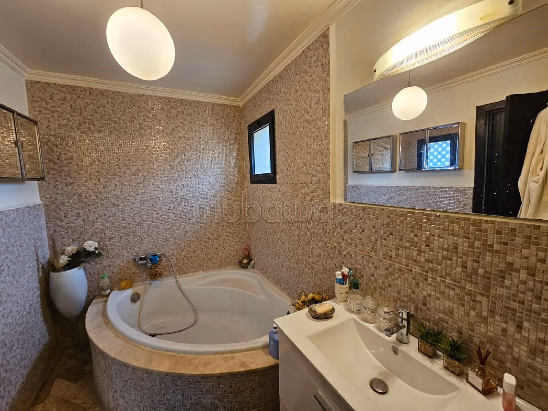 Luxury home for sale in Route de Fez. 3 lovely rooms. Caretaker available, Large swimming pool