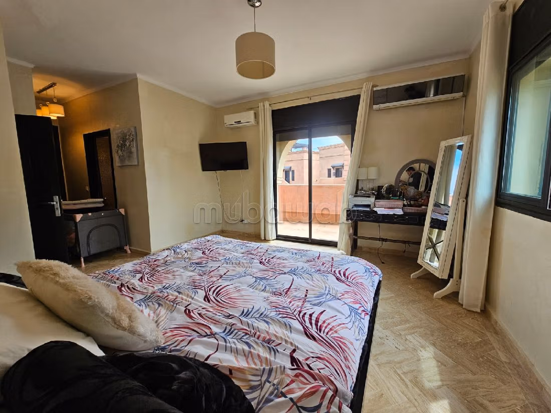 Luxury home for sale in Route de Fez. 3 lovely rooms. Caretaker available, Large swimming pool
