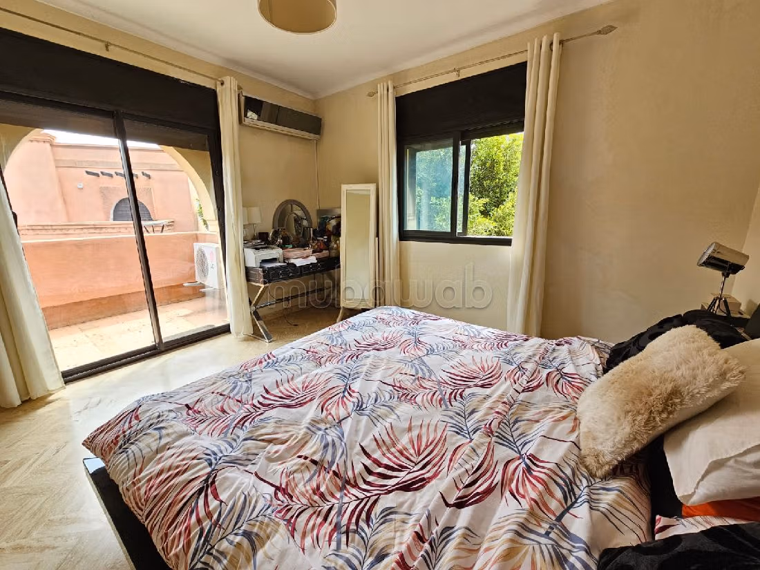 Luxury home for sale in Route de Fez. 3 lovely rooms. Caretaker available, Large swimming pool