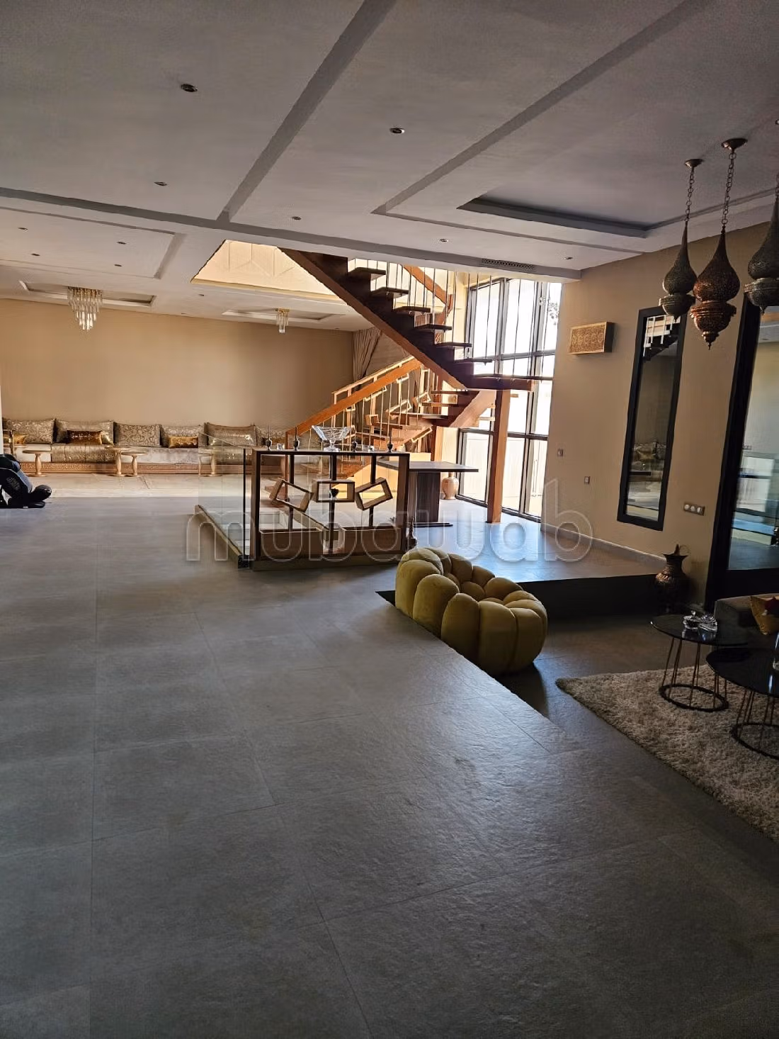 High quality house for sale in Hay Targa. 4 lovely rooms. All comforts with fireplace and air conditioning. 