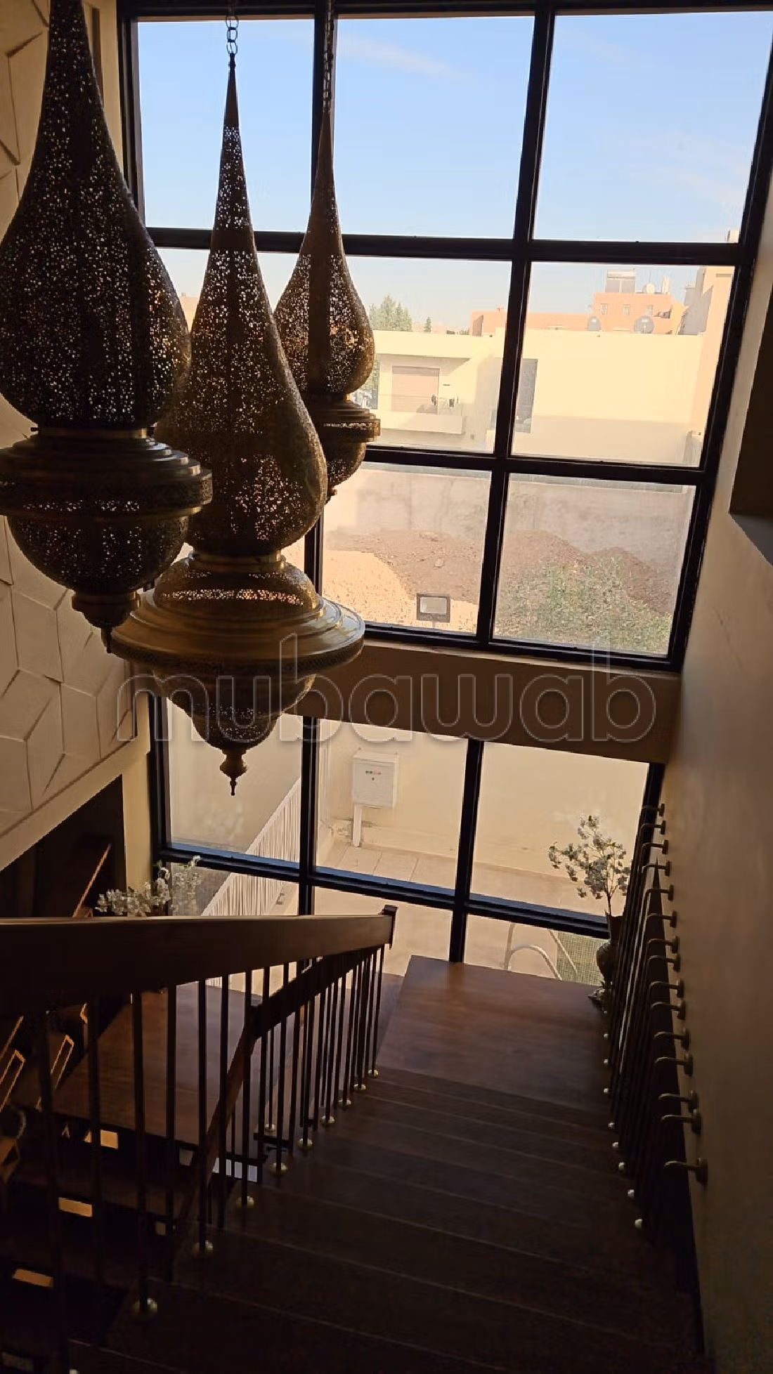 High quality house for sale in Hay Targa. 4 lovely rooms. All comforts with fireplace and air conditioning. 