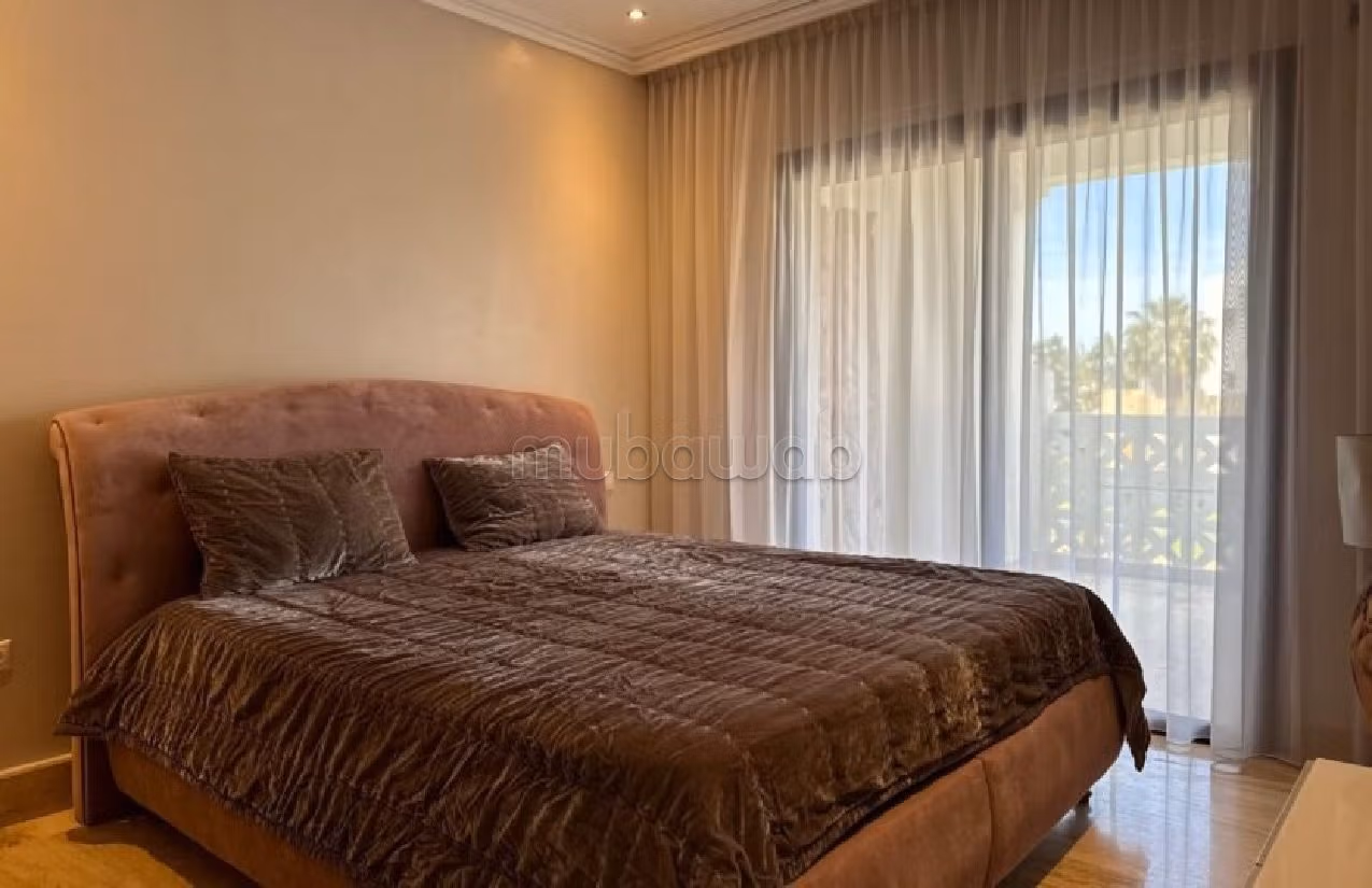 شقة للإيجار بحـي الشاطئ. مفروشة