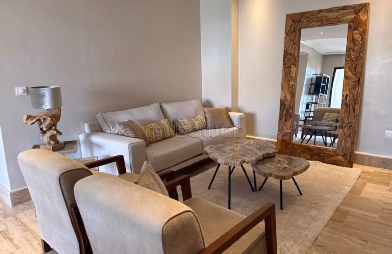 شقة للإيجار بحـي الشاطئ. مفروشة