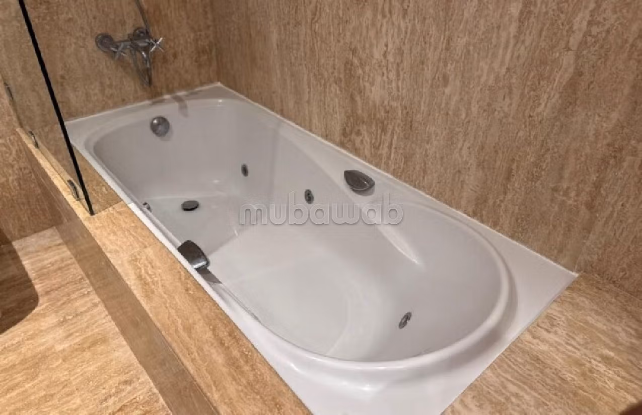 شقة للإيجار بحـي الشاطئ. مفروشة