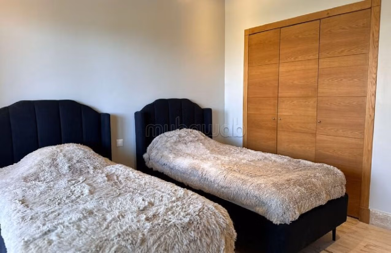 شقة للإيجار بحـي الشاطئ. مفروشة