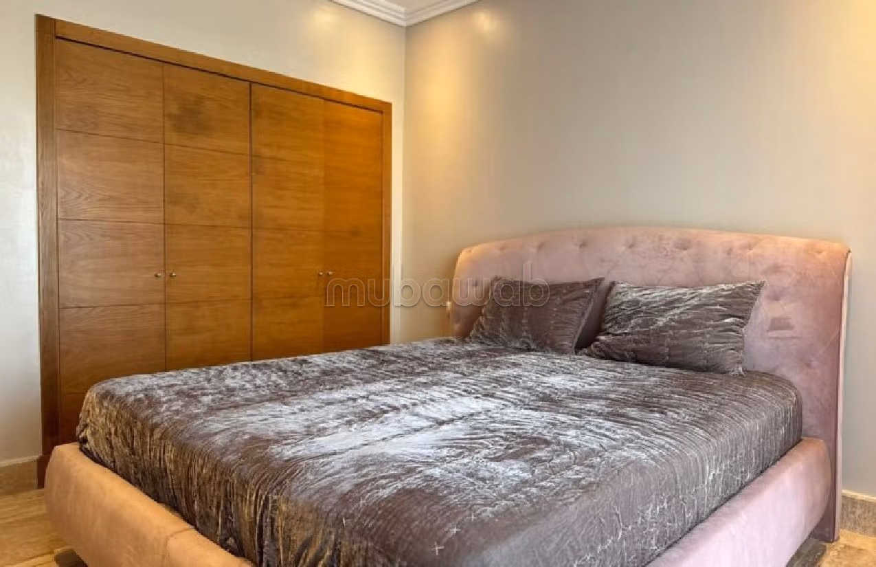 شقة للإيجار بحـي الشاطئ. مفروشة