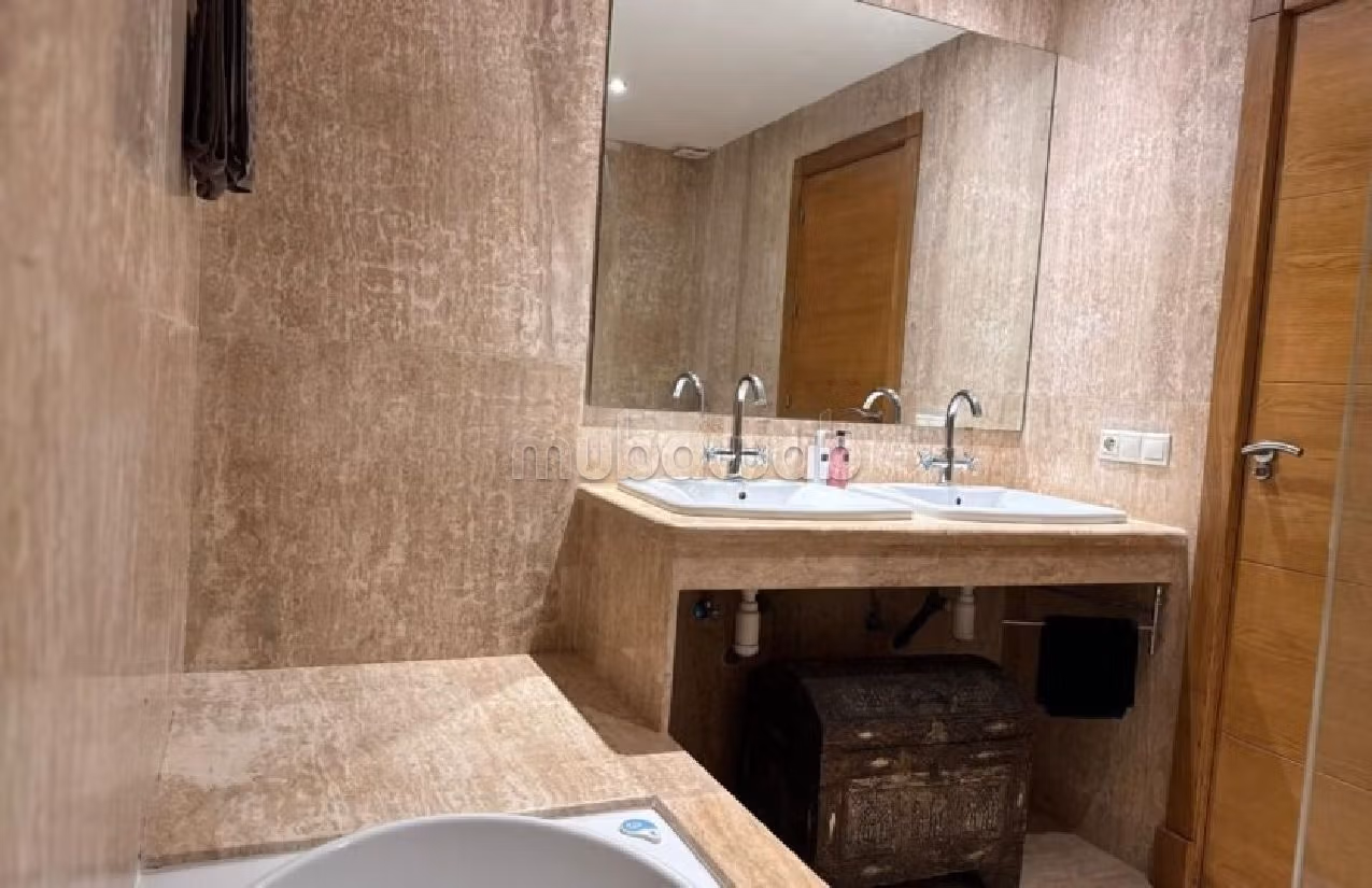 شقة للإيجار بحـي الشاطئ. مفروشة