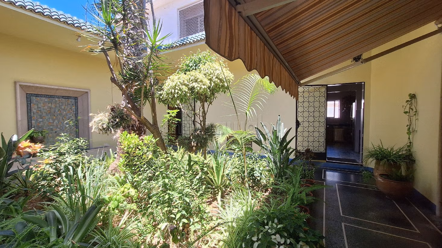 Eccezionale villa in vendita a Polo. Superficie 1142 m². Sistema di riscaldamento. 