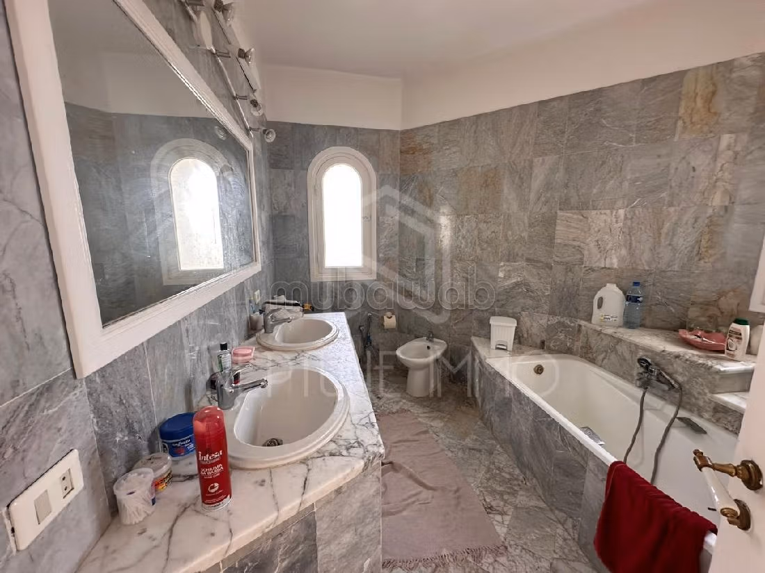 Maestosa villa in affitto a La Marsa. 3 camere. Camino e piscina. 