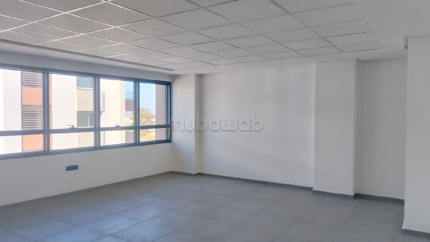 Huren: kantoorruimte in Centre Ville. Totale oppervlakte 60 m².