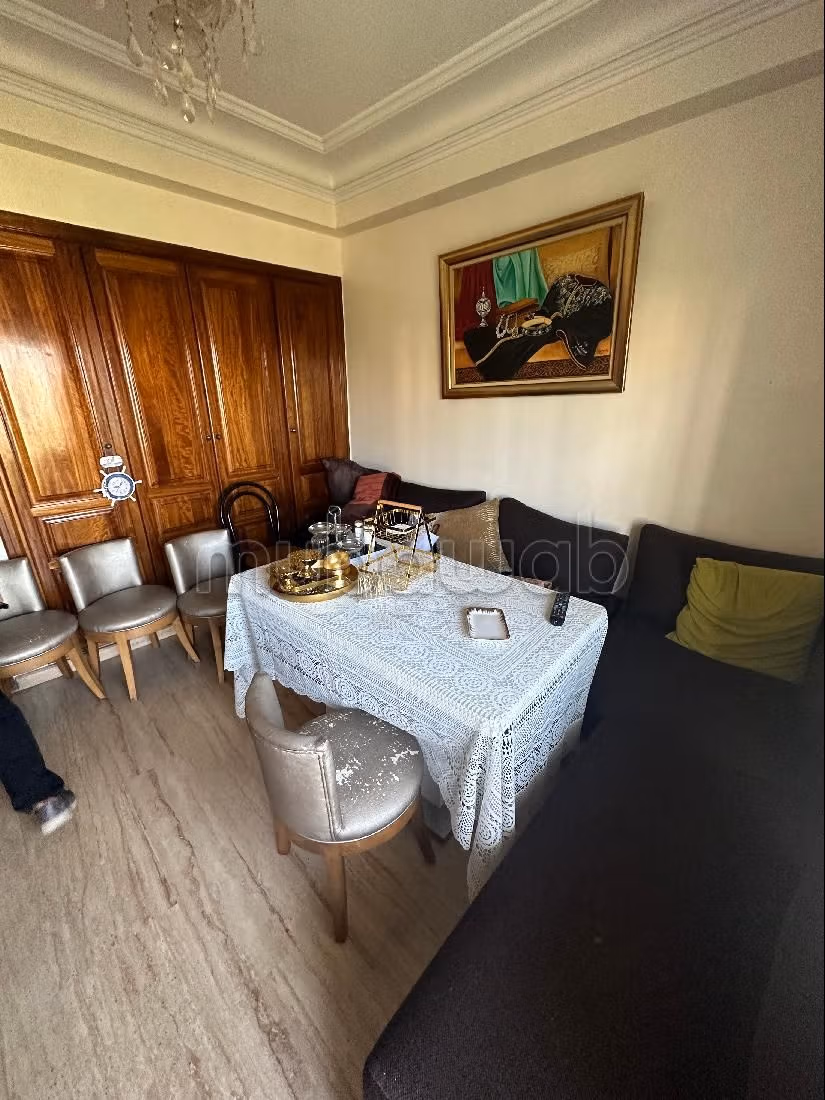 Piso en venta en Californie. 2 habitaciones grandes. Parking y terraza. 